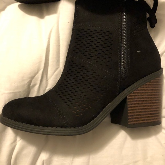Black ankle booties. New!!! - Picture 2 of 3